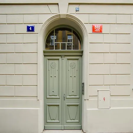 Apartment Gesse Brezinova Prague Exterior photo