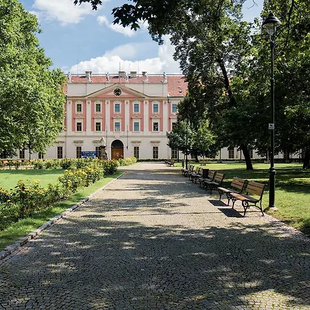 Apartment Gesse Brezinova Prague Exterior photo