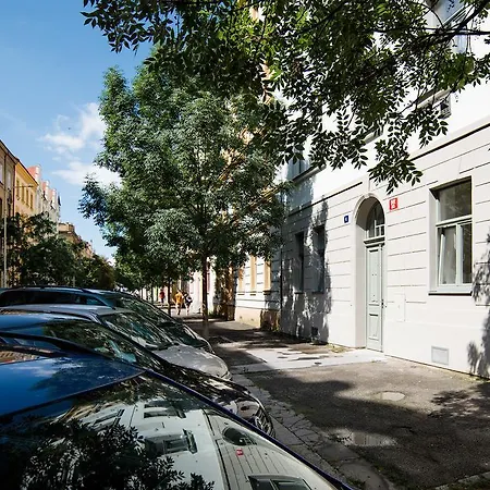 Apartment Gesse Brezinova Prague Exterior photo